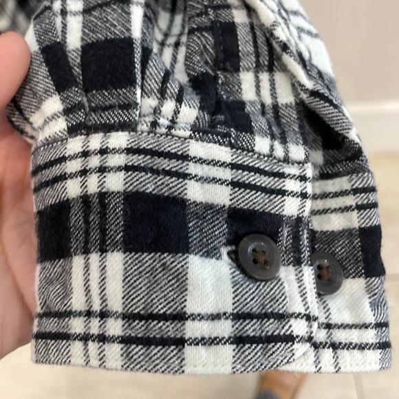 LLBean cotton button down shirt - Picture 4 of 6